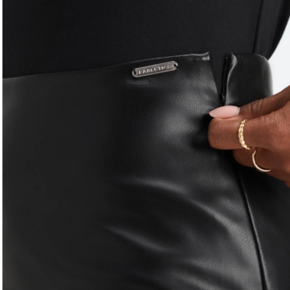 FABLETICS NWT Vegan Black Leather High-Waisted Mini Skirt Size L - Picture 4 of 7